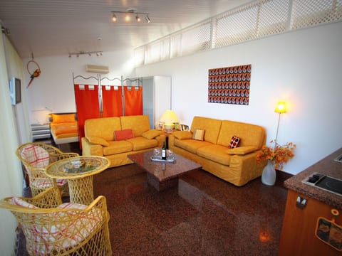 Alcala Parlour+UVI