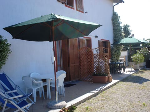 Gemütliches Appartement in Capoliveri mit Grill und Terrasse