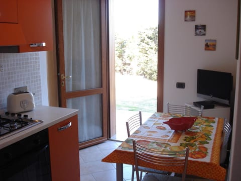 Gemütliches Appartement in Capoliveri mit Grill und Terrasse
