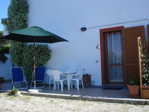 Gemütliches Appartement in Capoliveri mit Grill und Terrasse