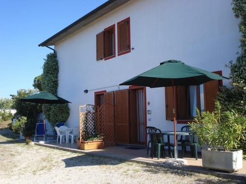 Appartement in Capoliveri mit Grill, Garten und Terrasse