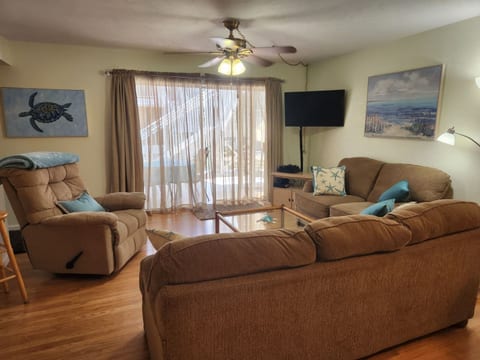 Bermuda Bay Beach and Racquet Club Condo. 2bdrm/2b