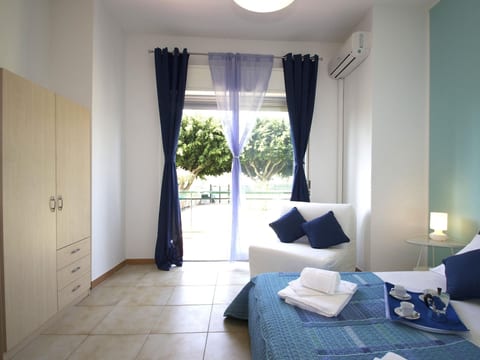 Taormina Studio 001