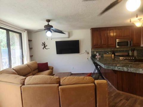 2 Bdrm/2Ba Washer/Dryer. Pools. Short or long term