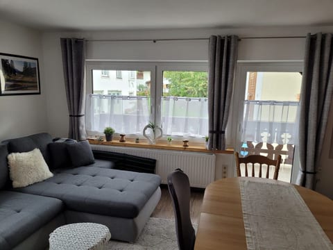 Bergwiese mit Balkon