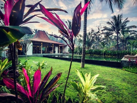 Villa mit Blick auf das Wasser