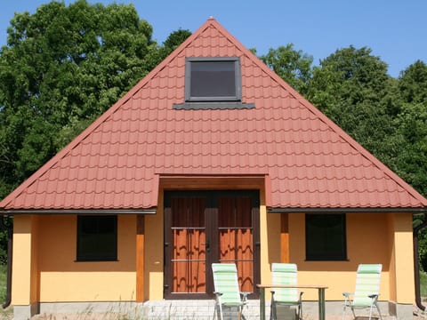 Fuchsbau in Waldnähe