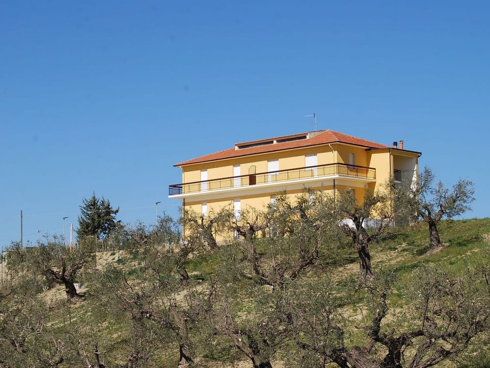 Residenza Borgo Offida con grande giardino - Offida