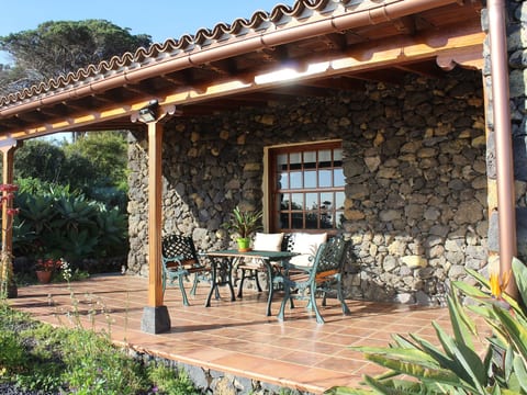 in Monte Breñas mit Grill, Terrasse und Garten