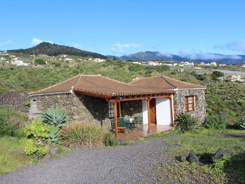 in Monte Breñas mit Grill, Terrasse und Garten