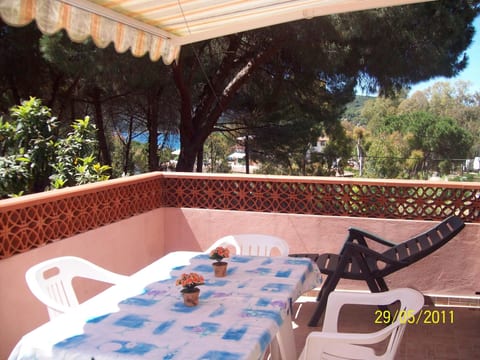 mit Terrasse
