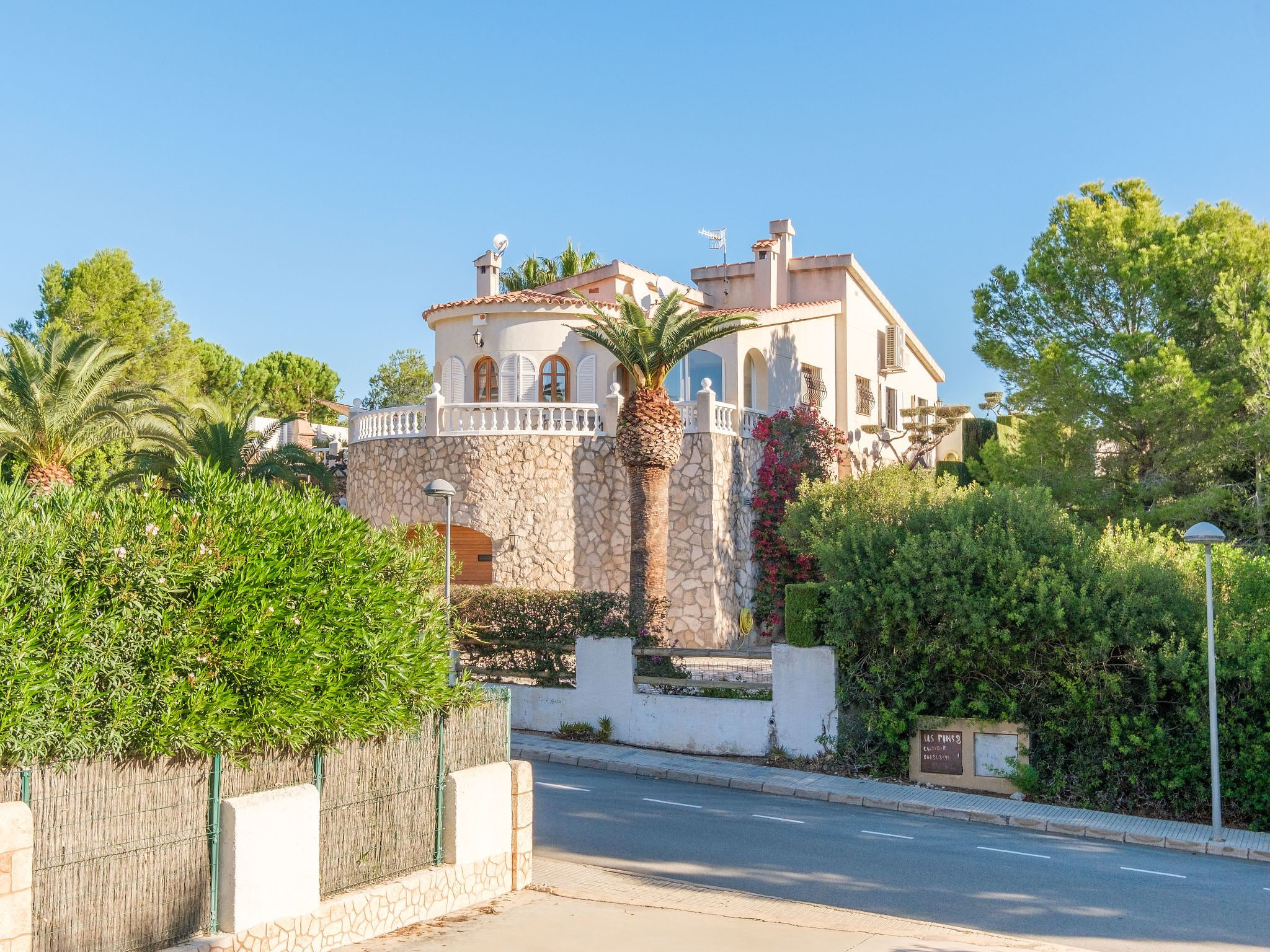 Imposante Ferienvilla mit großem Pool
