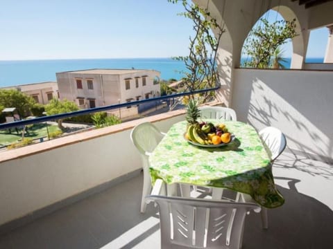 Appartement in Sciacca mit Terrasse und Garten