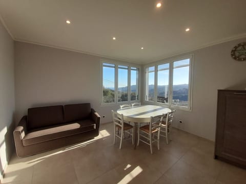 Wohnung mit schönem Blick auf den Golf von Dianese