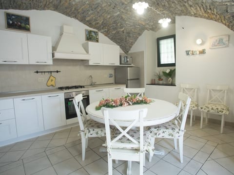 Charmantes Appartment in Diano San Pietro