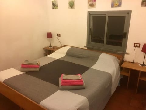 In einer Villa mit Garten und Blick auf den Gardasee