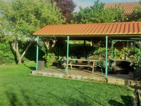 Sehr gepflegtes Ferienhaus im typisch spanischen Stil mit Garten, zwei Terrasse