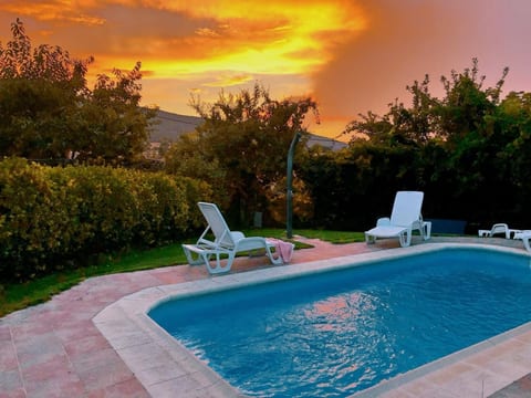 Sehr gepflegtes Ferienhaus im typisch spanischen Stil mit Garten, zwei Terrasse