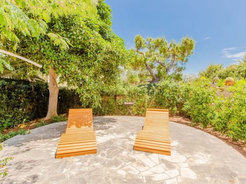 Villa 'Irene' mit Garten, Terrasse und Grill