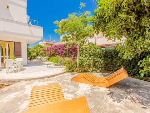 Villa 'Irene' mit Garten, Terrasse und Grill