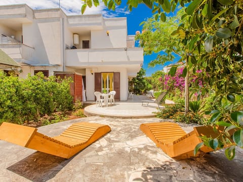 Villa 'Irene' mit Garten, Terrasse und Grill