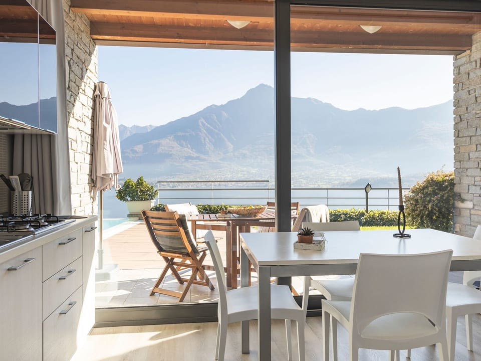 Wohnung mit Schwimmbad und fantastischem Seeblick - Vercana