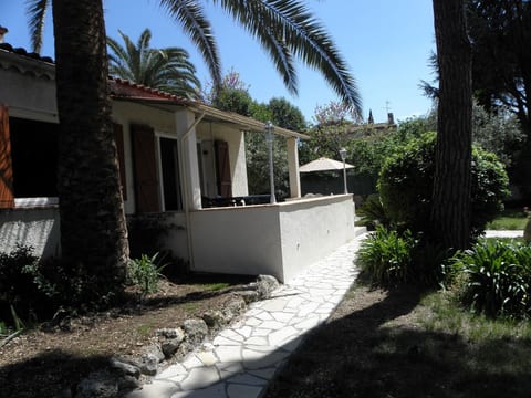 mit Terrasse