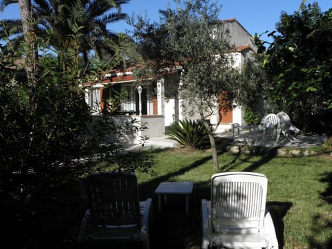 mit Terrasse
