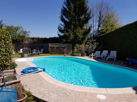mit Garten, Grill und Terrasse