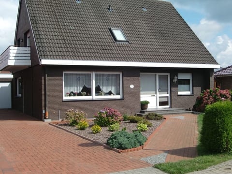 Ferienvilla mit Garten, Grill und Terrasse