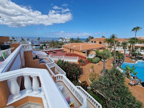 Moderne Wohnung mit Meerblick und Pool