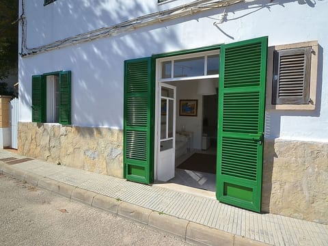 in Colonia De Sant Pere mit Grill, Garten und Terrasse