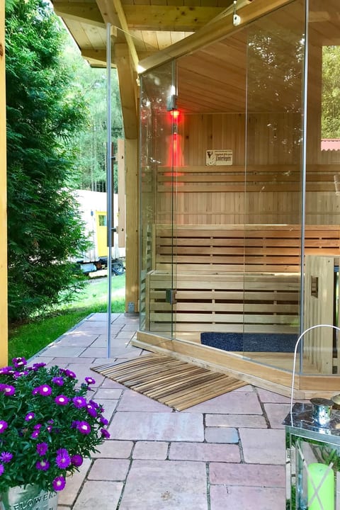 Bungalow mit Garten, Grill und Terrasse
