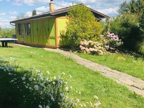 Bungalow mit Garten, Grill und Terrasse