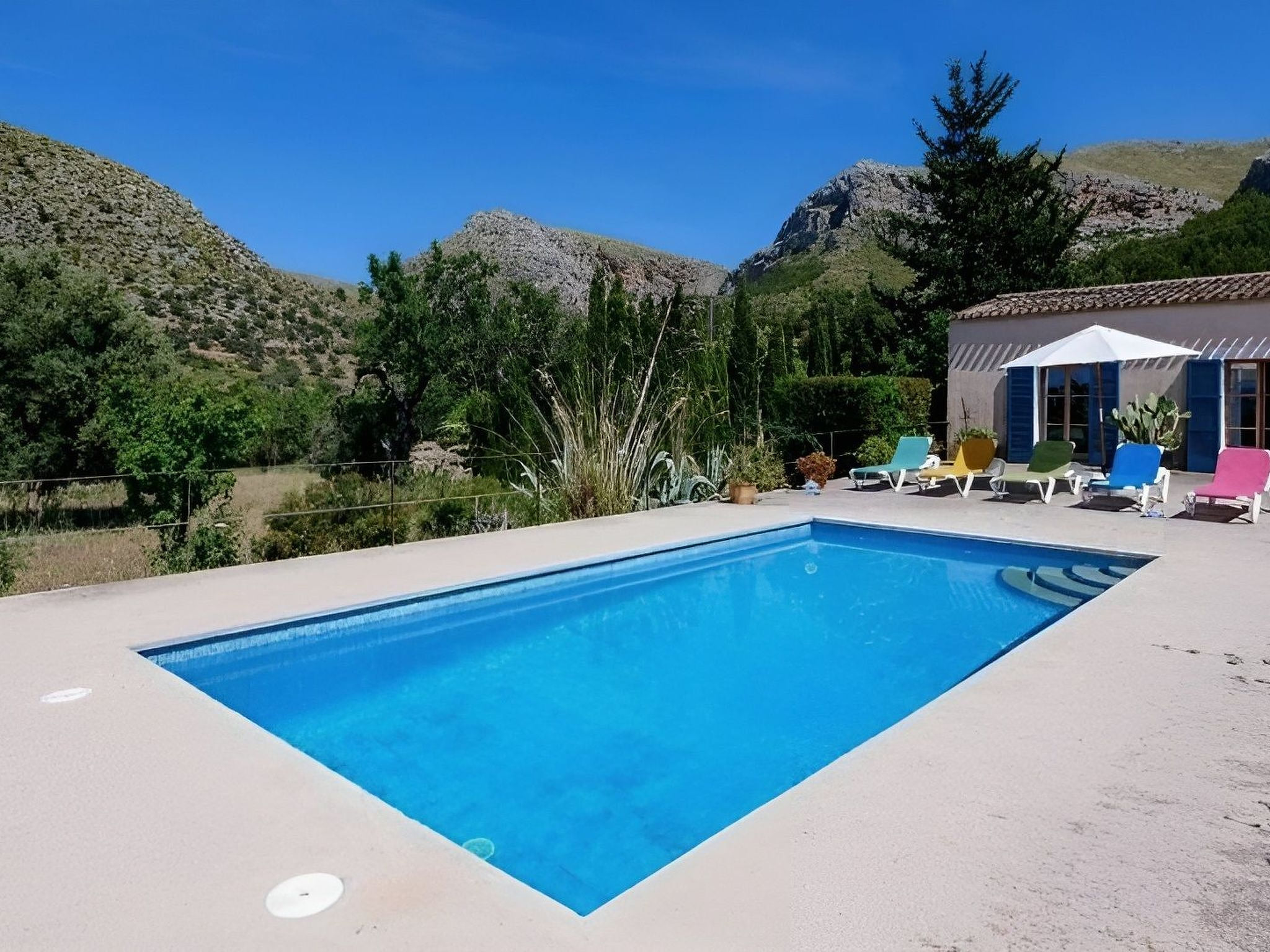 Finca in Traumlage mit Pool und Meerblick