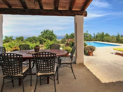 Finca in Traumlage mit Pool und Meerblick
