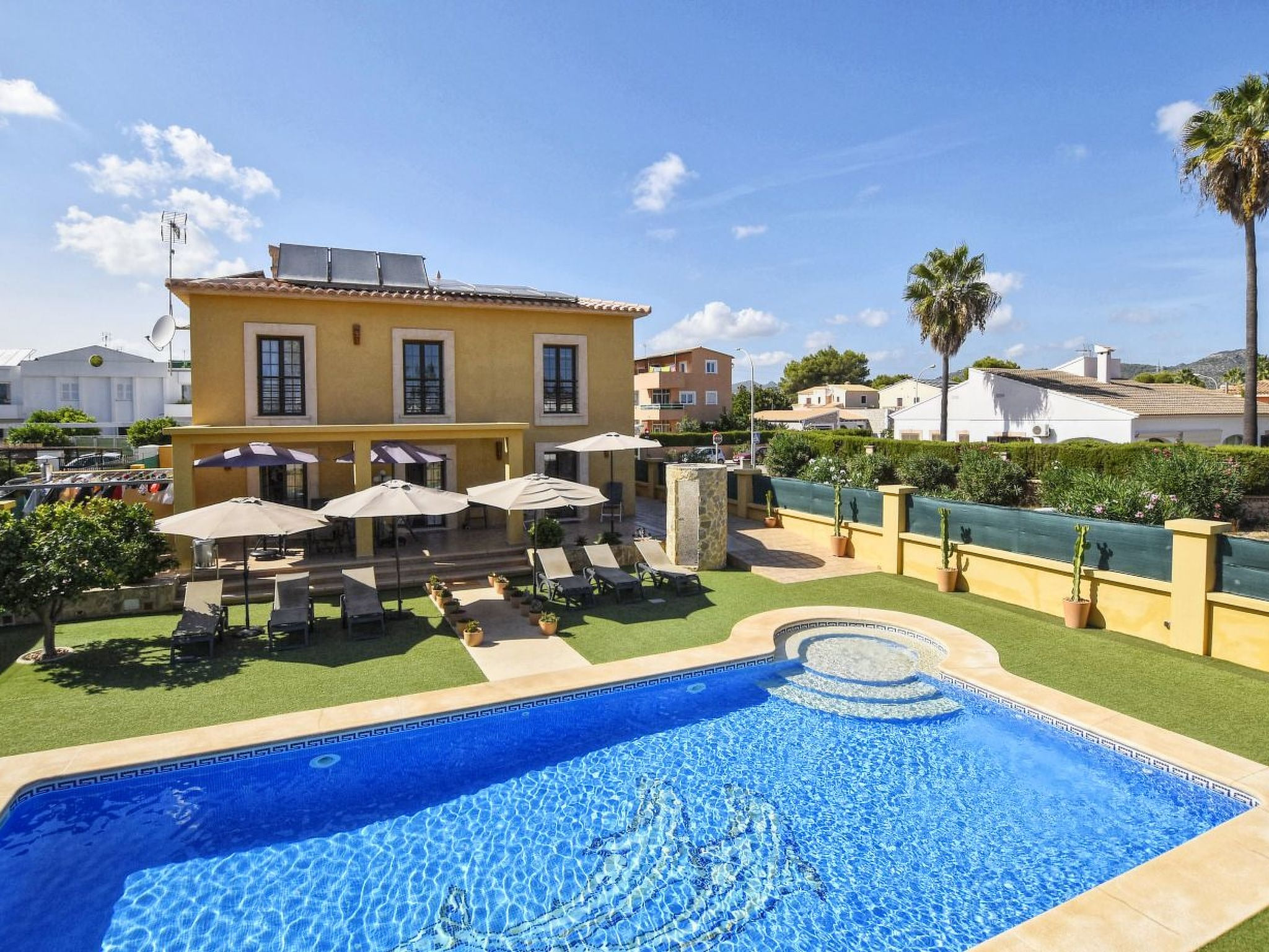 Schöne Villa mit Pool in der Nähe des Strandes