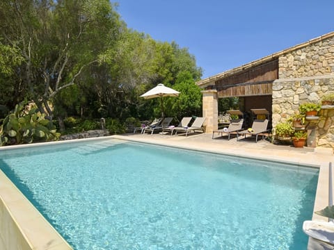 Finca mit Ruhe und Infinity-Pool