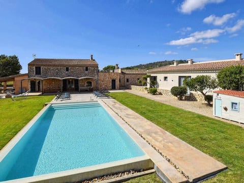 Luxuriöse Finca im modernen Stil mit Pool und Klimaanlage