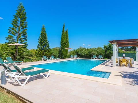 Schönes Landhaus mit Pool für 10 Personen in Strandnähe