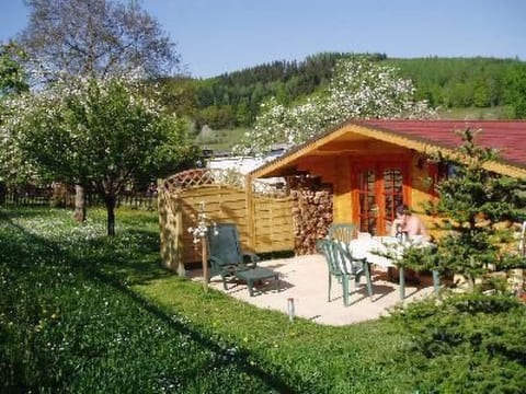 mit Terrasse