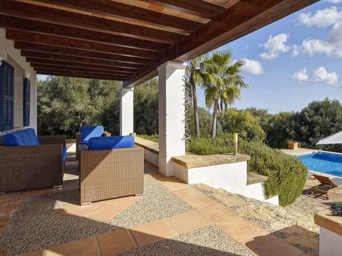 Ibizenkisches Haus mit Pool und Beachvolley-Blick