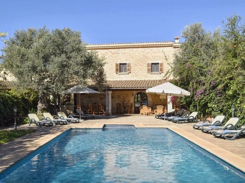 Charmantes Ferienhaus in Búger mit Privatem Pool