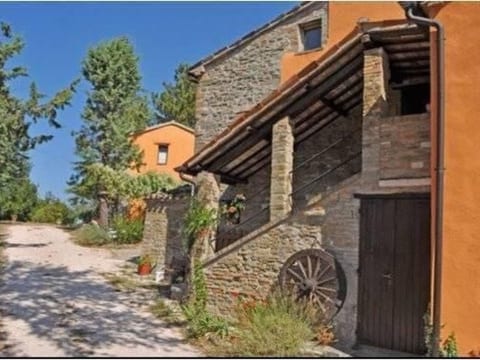 Ca Piero - antikes Borgo mit Pool