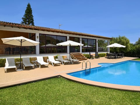 Finca in Meeresnähe mit Schwimmbad und Kinderbecken