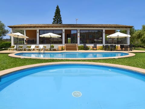 Finca in Meeresnähe mit Schwimmbad und Kinderbecken