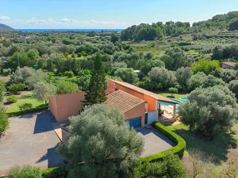 Finca in Meeresnähe mit Schwimmbad und Kinderbecken