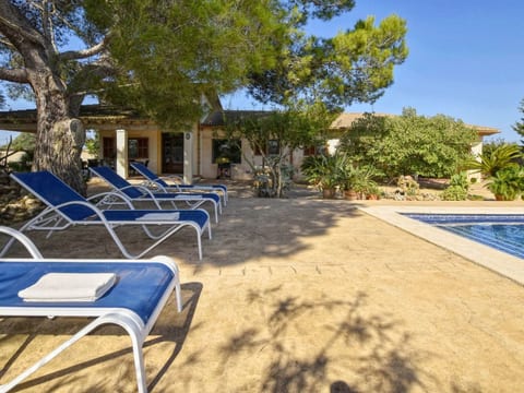 Modernes Landhaus mit Pool, Klimaanlage und WLAN nur 2 km vom Strand entfernt