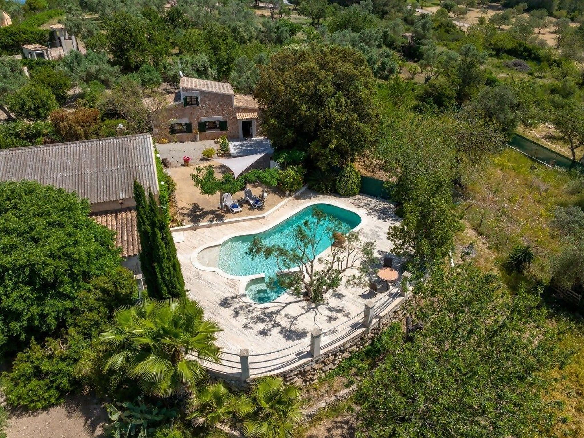 Romantisches Ferienhaus mit Jacuzzi im Freien