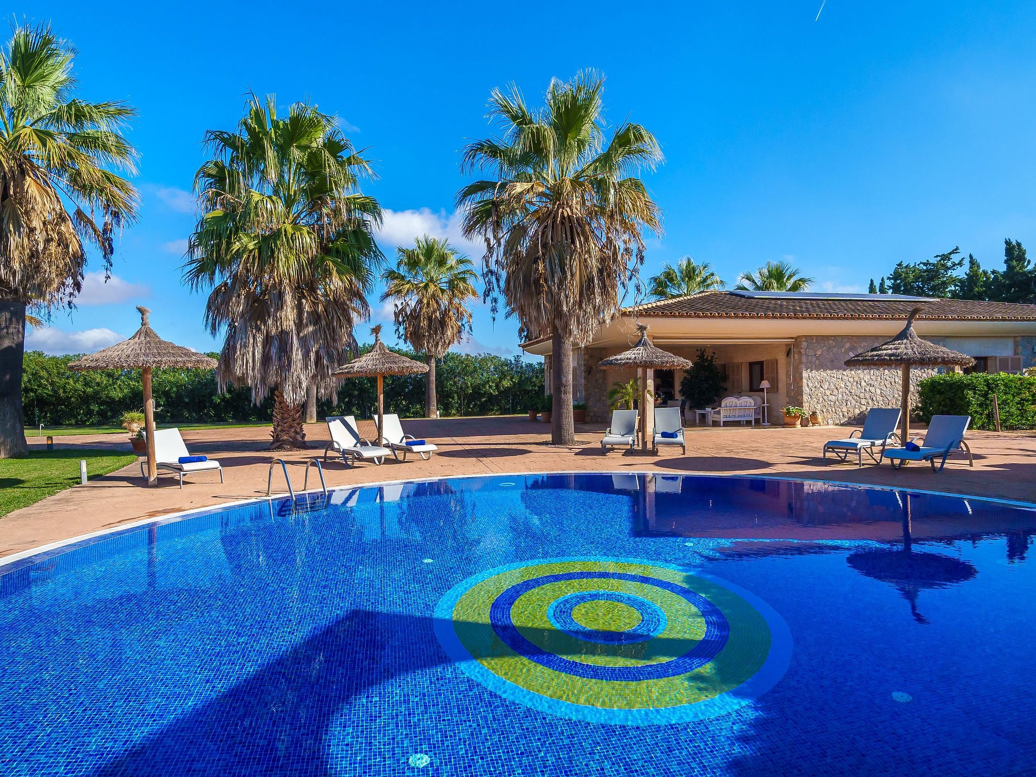 Schönes Landhaus mit Pool für 6 Personen